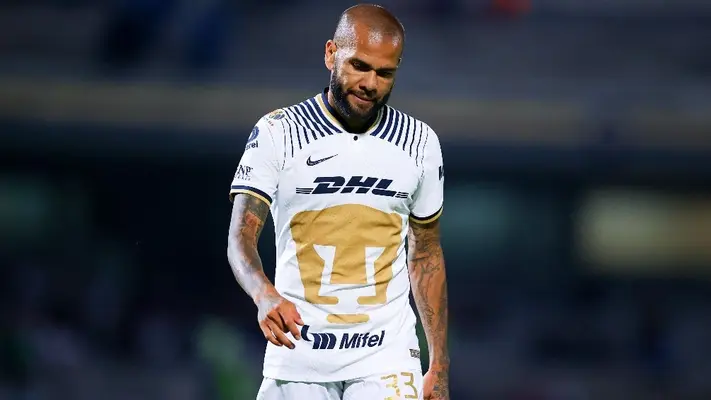 Hermano de Dani Alves rompe el silencio y habla del rumor de la muerte del exfutbolista en prisión
