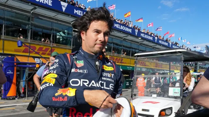 Leyenda de la Fórmula 1 ve fuera de Red Bull a Checo Pérez