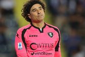 Presidente del Salernitana exhibe a Guillermo Ochoa: “Recibimos muchos goles en los últimos minutos”