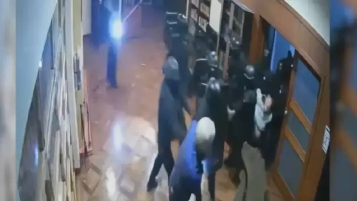 AMLO presenta video de la irrupción de Ecuador a la Embajada de México