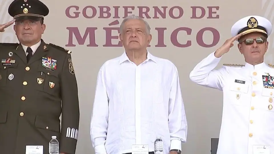 AMLO culpa a la derecha conservadora de publicar en redes el teléfono de su hijo mayor