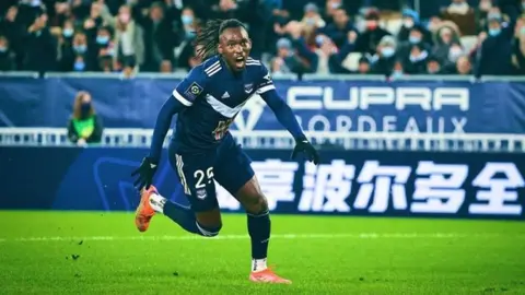 Jugador que chocó contra Albert Elis narró choque accidental el Girondins vs Guingamp