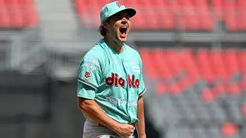 Trevor Bauer comanda victoria de los Diablos Rojos del México