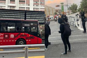 Encapuchadas exigen justicia por el caso Renata y Maya, quienes fueron arrolladas por un Metrobús