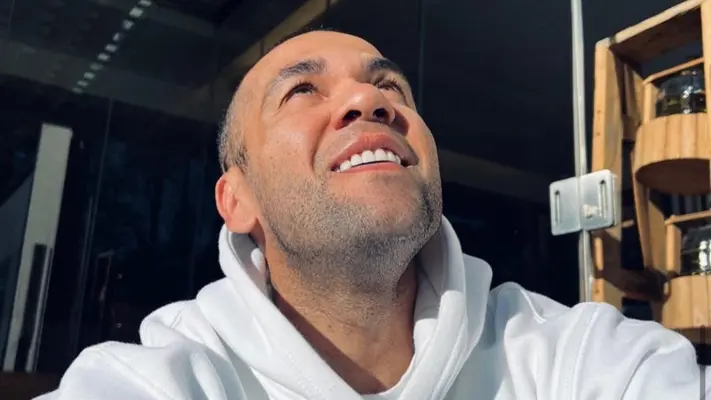 Señalan que el padre de Neymar apunta a pagar la fianza de Dani Alves