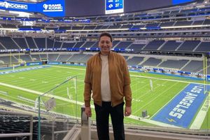 Enrique Burak, comentarista de TUDN, recordó cuando casi se agarra a golpes con un árbitro