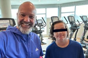 Hijo de Luis García participa como embajador de la Liga MX en el Pumas vs Cruz Azul