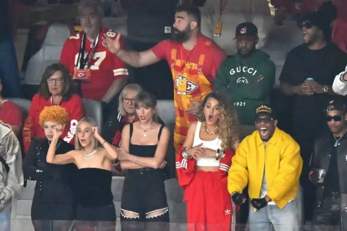 Doble abucheo para Taylor Swift en el show de apertura del Super Bowl