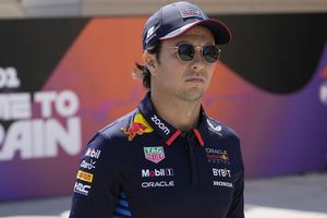 Checo Pérez previo al Gran Premio de Australia: "El coche no es muy cómodo para mí"