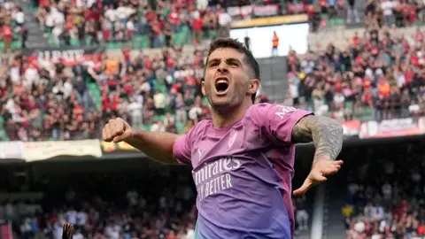 Milan golea a Lecce con gran actuación de Christian Pulisic y se acerca al Inter