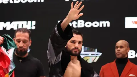 ¡Promesa del boxeo! 'Sugar' Núñez noqueó a Shavkatdzhon Rakhimove Tayikistán