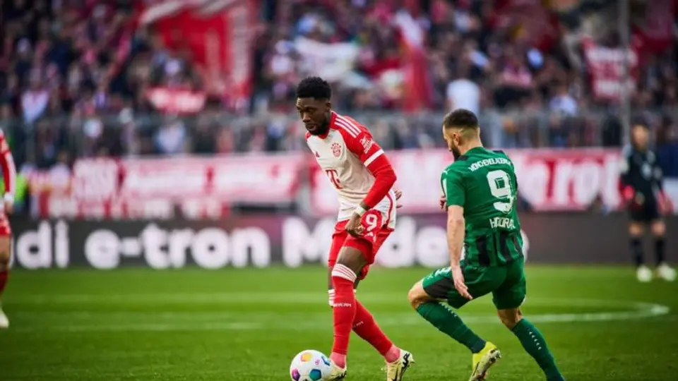 Bayern Munich aleja a Alphonso Davies de Real Madrid