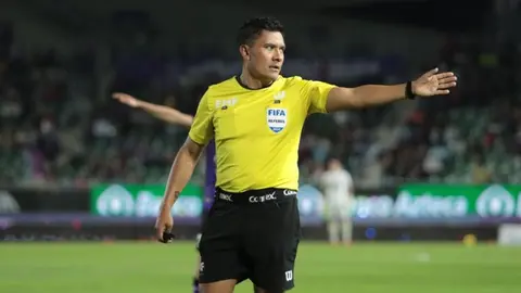 'Cantante' Guerrero será el árbitro en el Clásico Capitalino entre Pumas y América