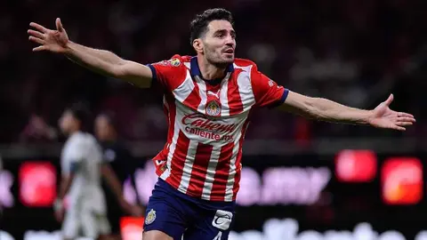 Athletic de Bilbao corea nombre de 'Pollo' Briseño en festejos por la Copa del Rey