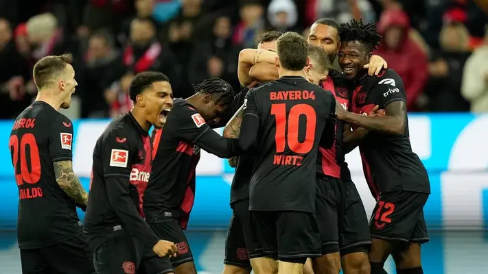 Leverkusen extiende su racha sin perder a un récord de 33 juegos con triunfo 2-1 ante Mainz