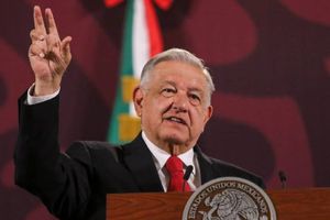 AMLO denuncia de "ineficiencia o mala fe" en la investigación del caso Ayotzinapa
