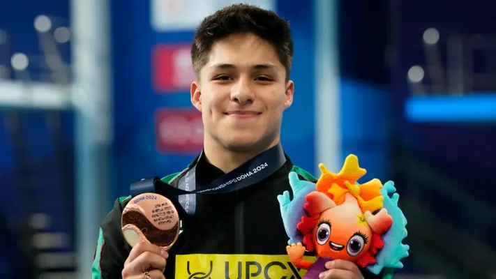 Osmar Olvera conquista medalla de bronce en trampolín de 3 metros del Mundial de Natación