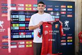 Johan Vásquez firma nuevo contrato con Genoa que lo mantendrá en Europa hasta el 2027