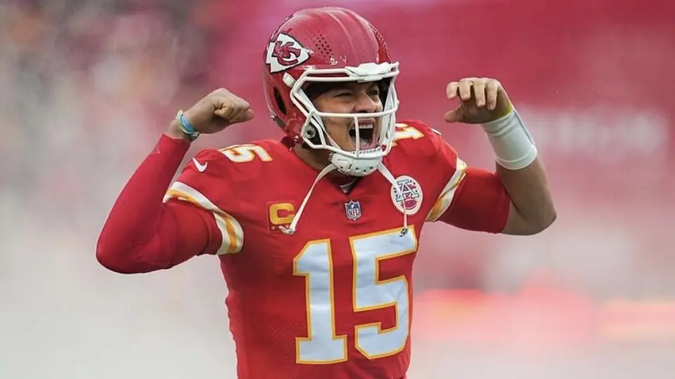 Papá de Patrick Mahomes: "Todavía no está al nivel de Tom Brady, pero va por buen camino"