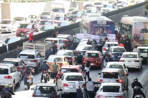 ¡Mañana de tráfico en el Periférico Sur! Aquí te decimos por qué cerraron carriles centrales