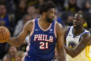 Joel Embiid será baja tras ser operado por lesión en el menisco de la rodilla