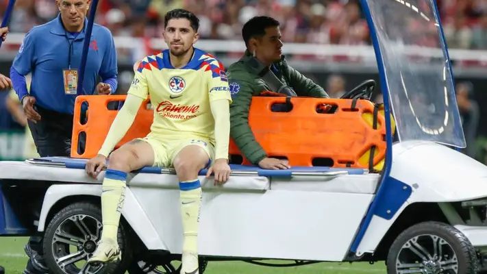Diego Valdés salió lesionado del Clásico Nacional