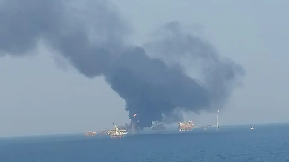Reportan explosión en plataforma petrolera de Campeche; hay 9 heridos