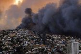 Bomberos logran apagar incendios en Valparaíso, en Chile