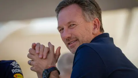 ¿Libre de todos los cargos? Christian Horner viajó a Baréin y apunta a continuar Red Bull