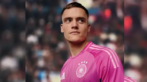 Selección de Alemania lanza un video para "contratacar" críticas por jersey rosado