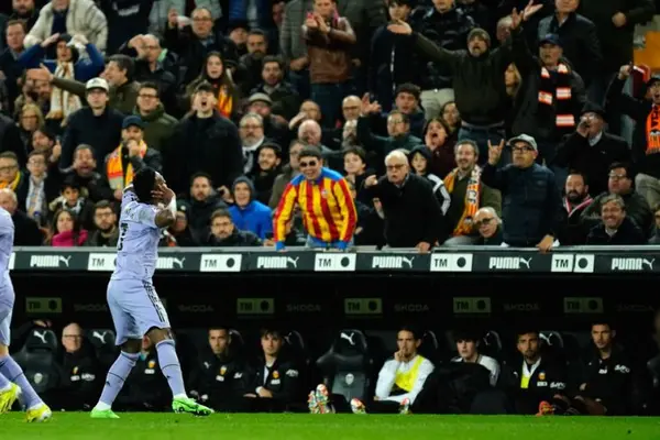 Con show de Vinicius, Real Madrid rescató empate ante Valencia