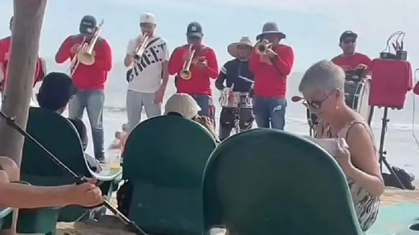 Bandas musicales y hoteleros de Mazatlán llegan a un acuerdo para tocar en la playa