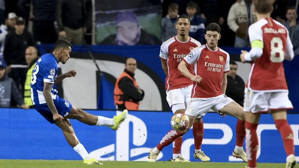Porto, con gol en los últimos minutos, vence al Arsenal en la Champions League