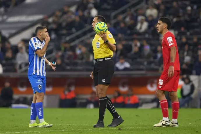 'Impenal': El término que Luis Enrique Santander inventó en el partido de Rayados ante Toluca