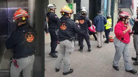 Se desploma elevador de una funeraria en el Centro de Monterrey; hay 3 trabajadores heridos