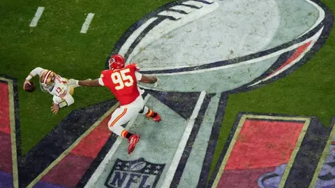Super Bowl 2024: Espontáneo invadió el campo en el juego entre Kansas City y San Francisco