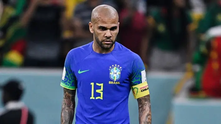 Mamá de Dani Alves le manda mensaje: "Mamá te ama hasta el infinito y más allá"