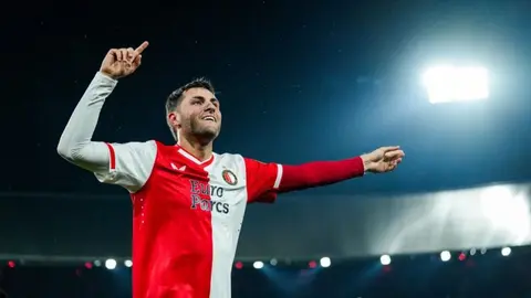 Santiago Giménez, entre los jugadores de Feyenoord que pueden salir en verano