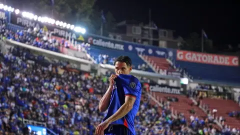 Santiago Giménez manda mensaje a Uriel Antuna por su momento en Cruz Azul