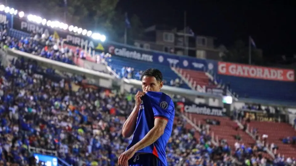 Santiago Giménez manda mensaje a Uriel Antuna por su momento en Cruz Azul
