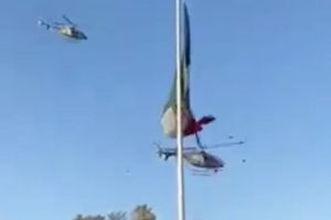 Helicóptero de la SEDENA corta la bandera mexicana con las hélices