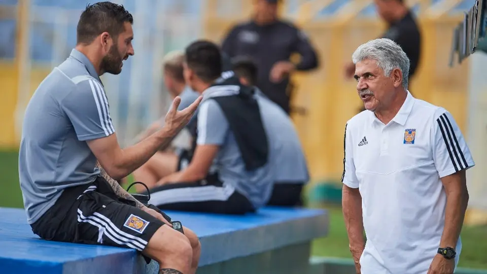 Video: Gignac imitó a Tuca Ferretti; generó la risa de Franco Escamilla y Héctor Moreno