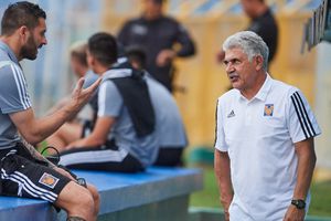 Video: Gignac imitó a Tuca Ferretti; generó la risa de Franco Escamilla y Héctor Moreno