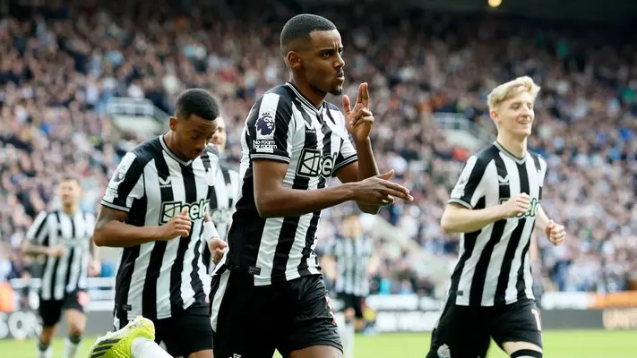 Sin Edson Álvarez, West Ham cae ante Newcastle en remontada de locura en Premier League