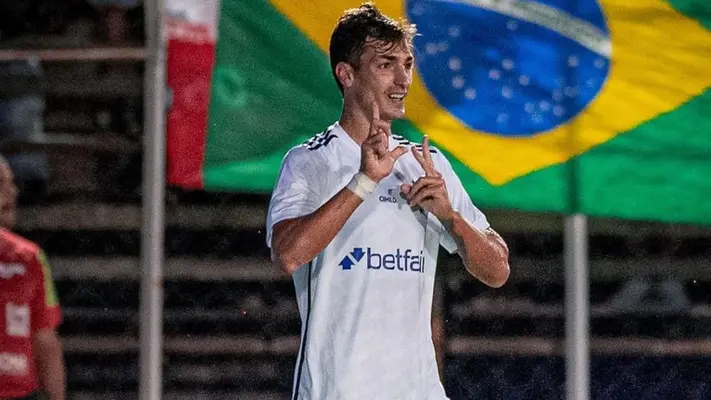 Juan Dinenno, a 90 minutos de poder alzar su primer título como profesional