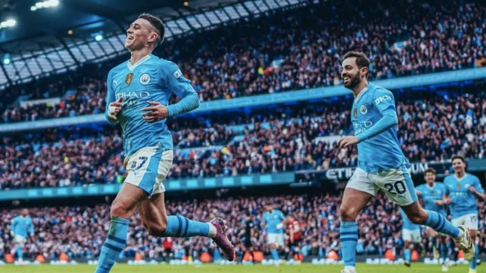 Phil Foden se luce con doblete para llevarse el Derby de Manchester