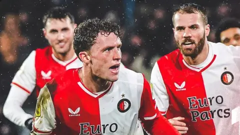 Feyenoord rescata la victoria en casa ante Waalwijk; Santiago Giménez fue titular