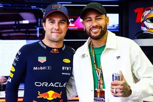 Neymar, presente en Gran Premio de Bahréin de F1; visita a Checo Pérez y Red Bull