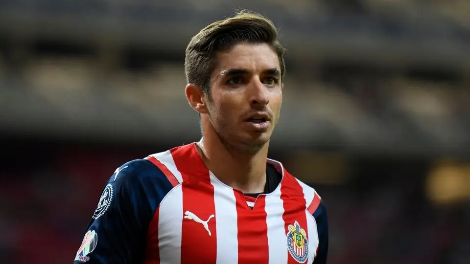 Isaac Brizuela previo al Chivas vs Atlas: 'No salvamos el torneo ganando Clásicos'