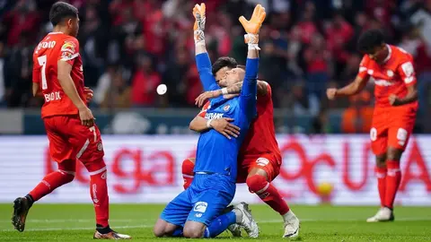 ¡Se puso la de héroe! Tiago Volpi anotó de penalti para darle la victoria a Toluca sobre Santos